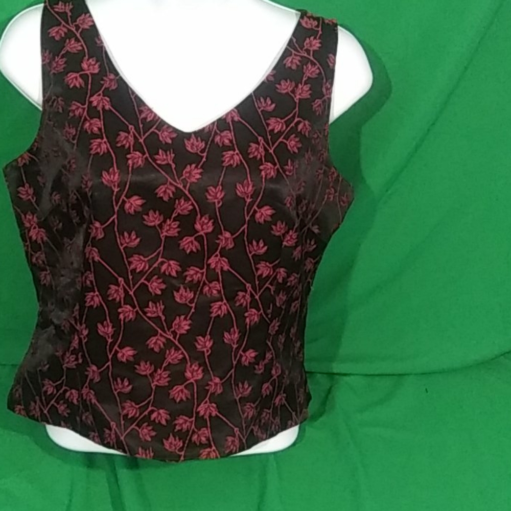 Neiman marcus sz 12P floral lined crop tank